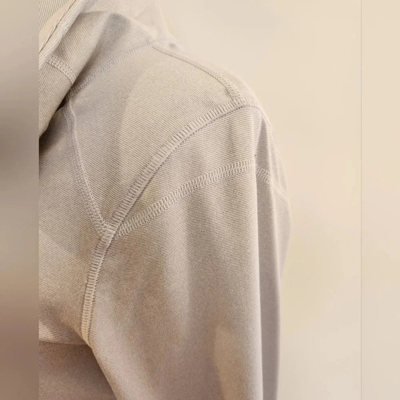 || UNDER ARMOUR || small zip up jacket - Picture 9 of 11